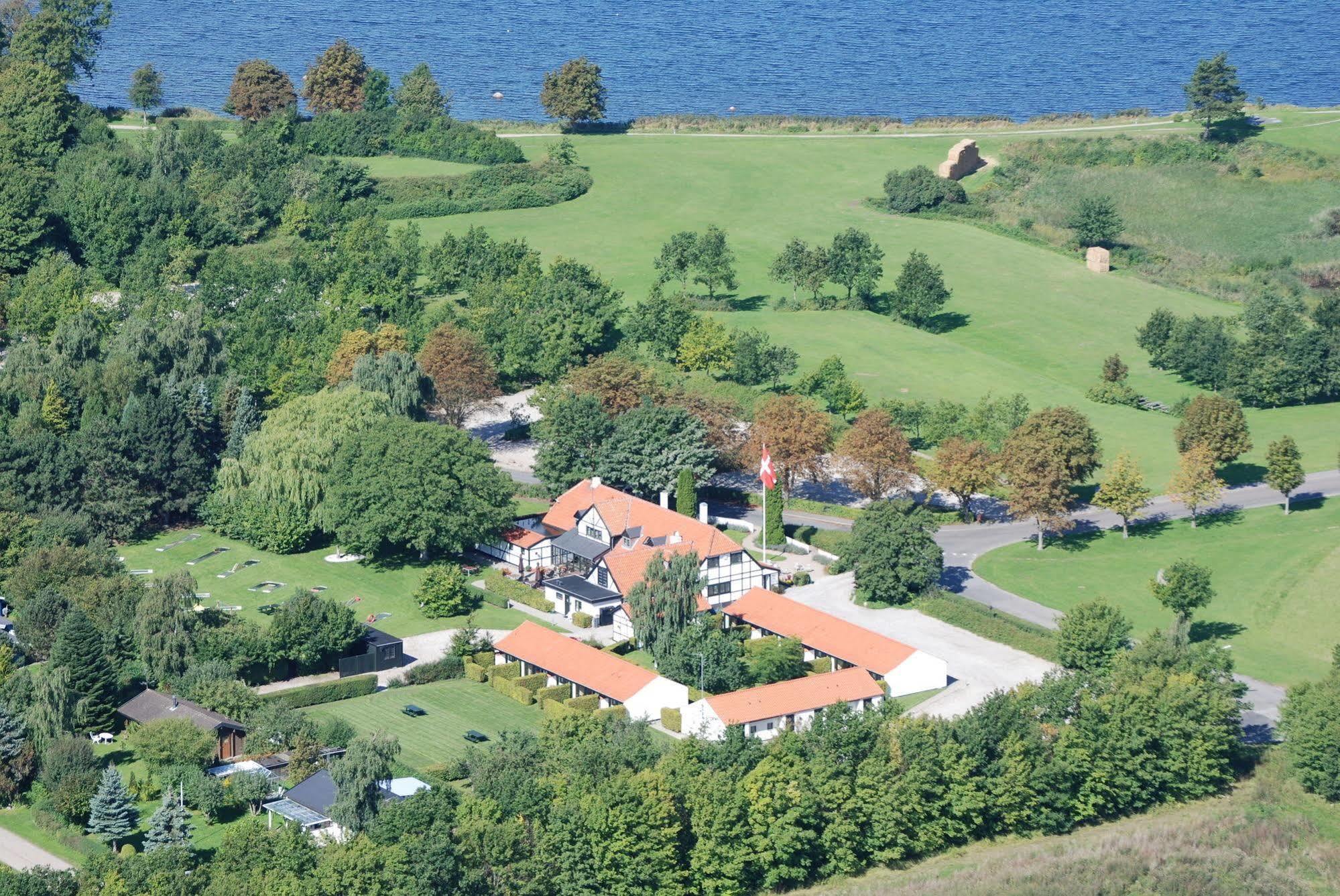 Hotel The 3*